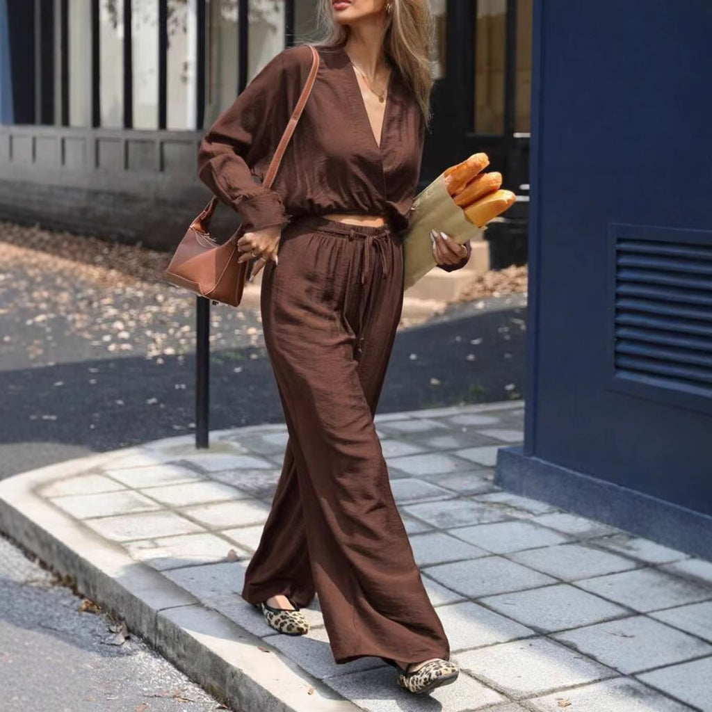 Ensemble haut et pantalon à col en V et manches longues