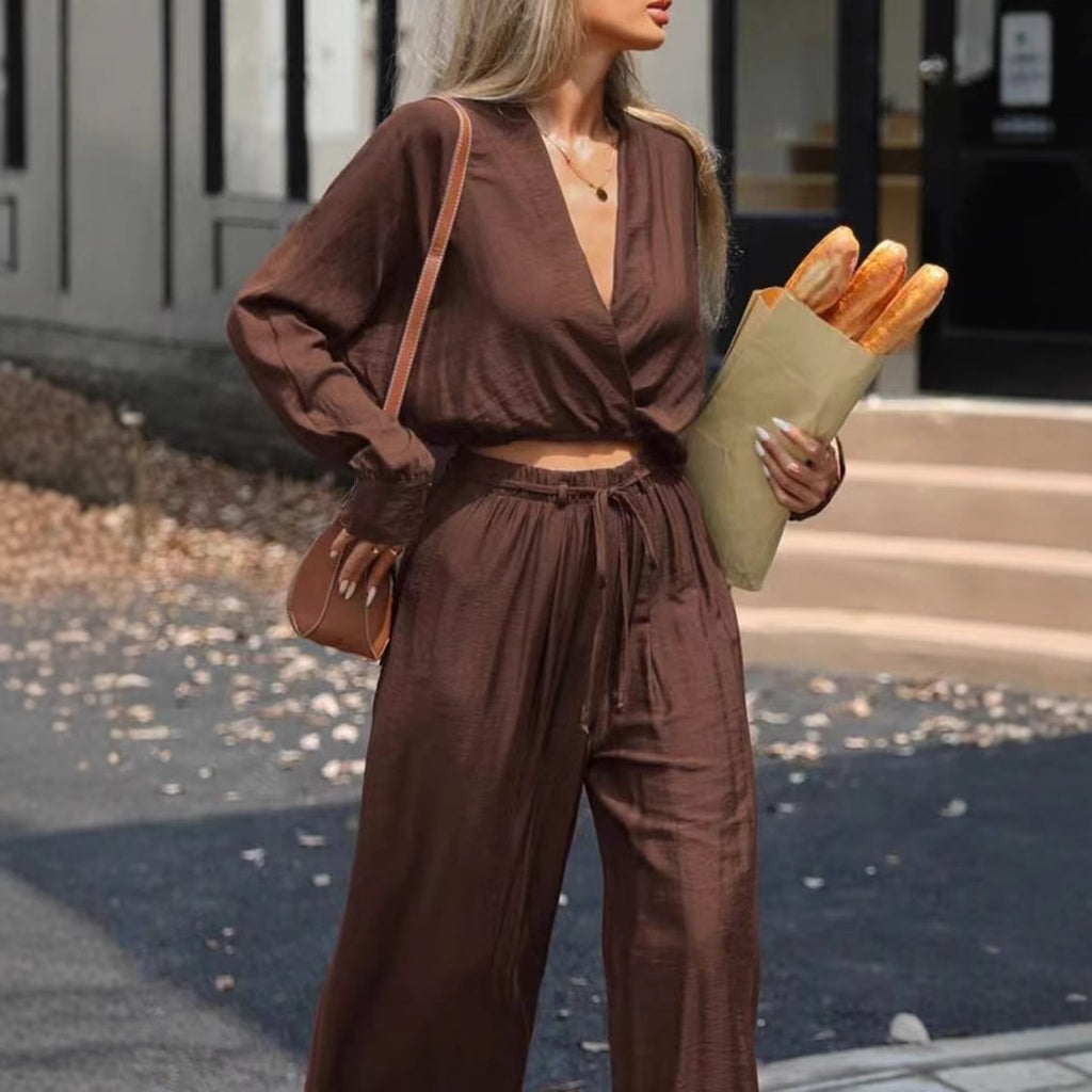 Ensemble haut et pantalon à col en V et manches longues